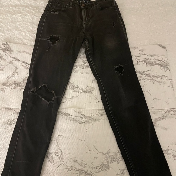 Hollister high rise super skinny distressed black/dark grey denim. - Picture 2 of 3